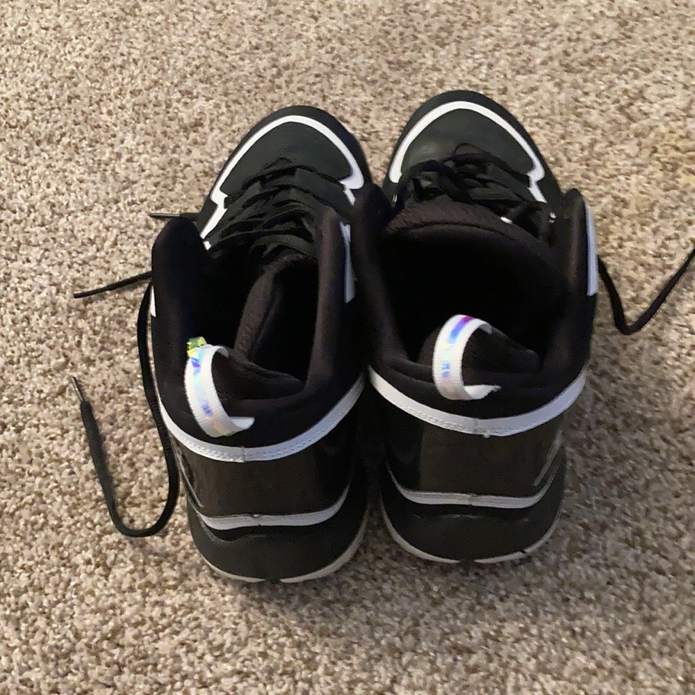 Jordan Shoes - Picture 3 of 6
